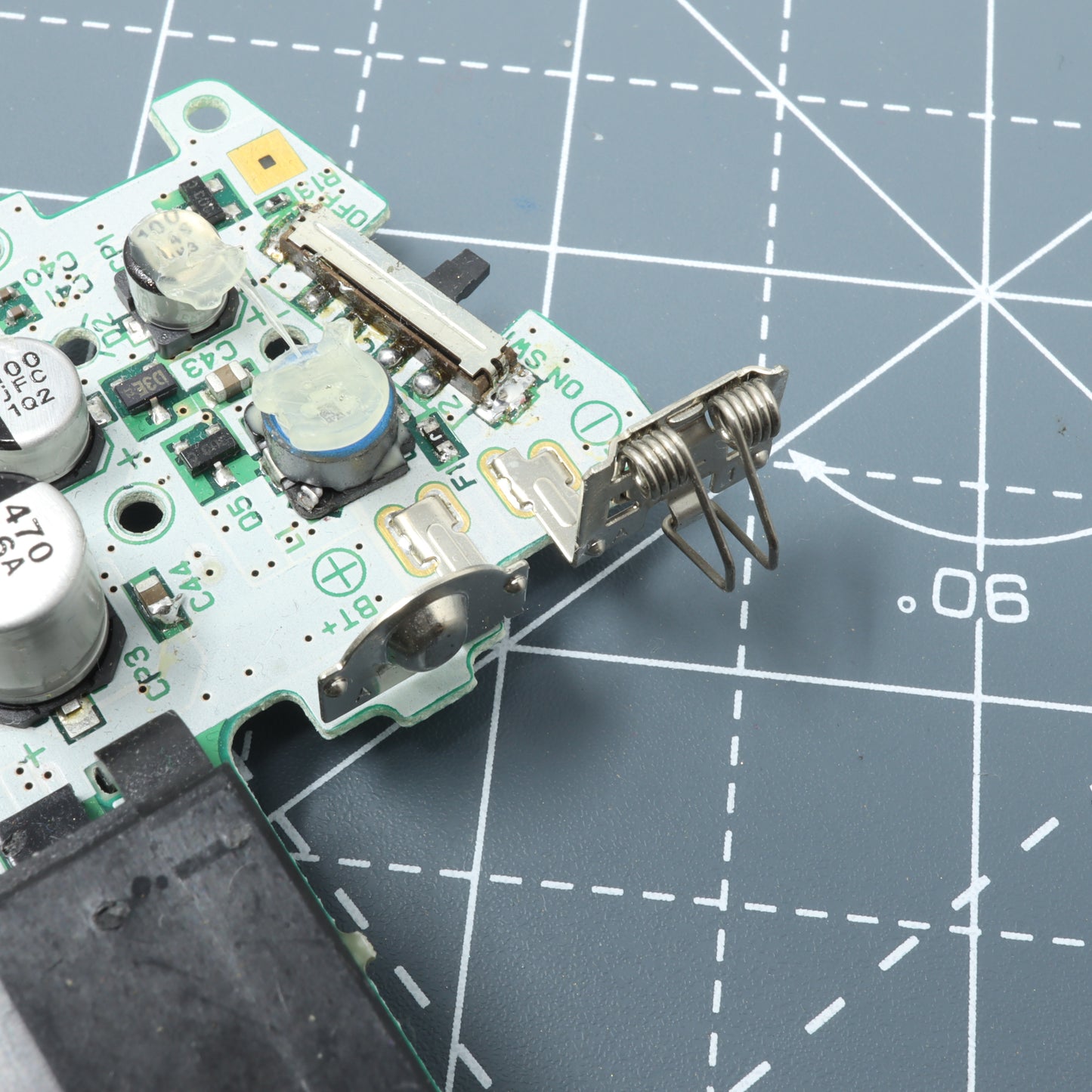 Game Boy Advance - Parts - Battery Contacts